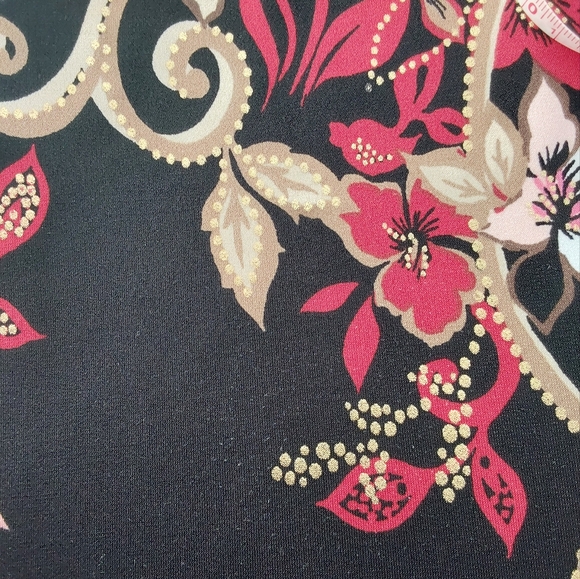 JM Woman Collection Keyhole Black Floral Tunic - Picture 9 of 11